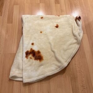 Cream Plush tortilla Blanket with Brown Spot Pattern
